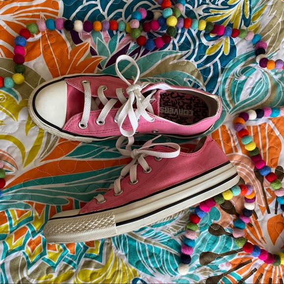 💕Bubblegum Pink Converse💕 - Picture 3 of 6